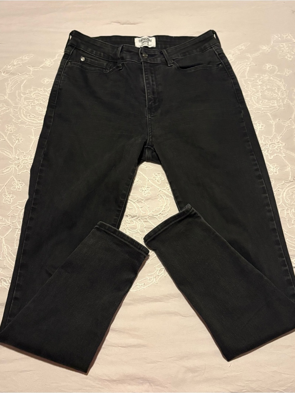 Denizen by Levi’s women’s high rise skinny black jeans size 8